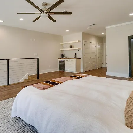 Upscale Texarkana Townhome, Walk To Downtown!-3