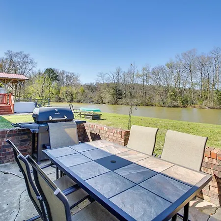 Waterfront Family Retreat With Fire Pit And Canoe-3