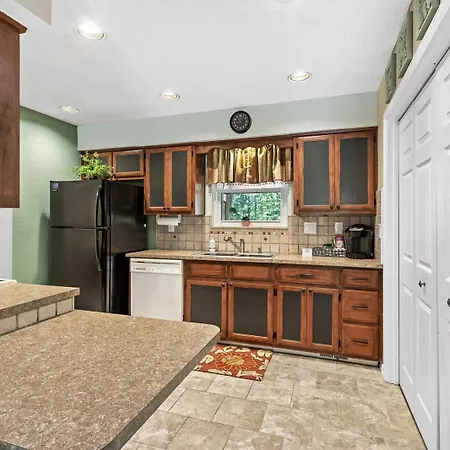 Wooded, Quiet Cottage, Very Close To The Back 40-2