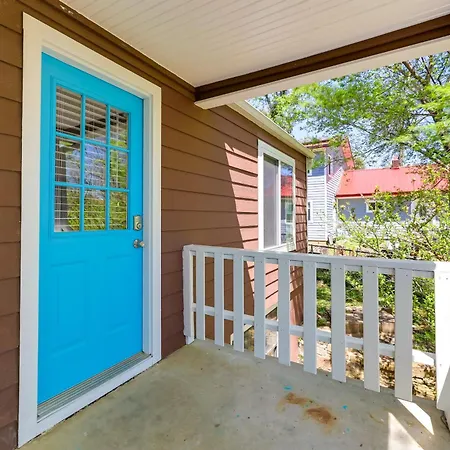 Fayetteville Retreat W/ Yard - Walk To Campus!-3