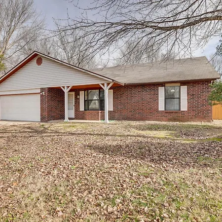 Rogers Vacation Home W/ Yard: 5 Mi To Bentonville-3