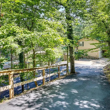 Serene Lake Hamilton Hideaway W/ Private Dock-3