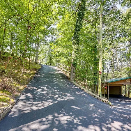 Serene Lake Hamilton Hideaway W/ Private Dock-2