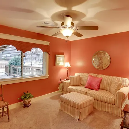 Beautiful Central Fayetteville Townhome W/ Views!-3