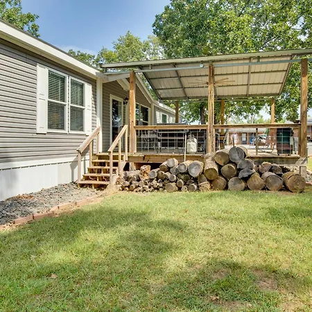 Greers Ferry Lakefront Home W/ Deck & Boat Slips!-3