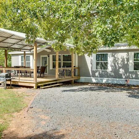 Greers Ferry Lakefront Home W/ Deck & Boat Slips!-2