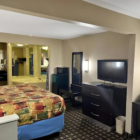 Days Inn & Suites By Wyndham Pine Bluff-3
