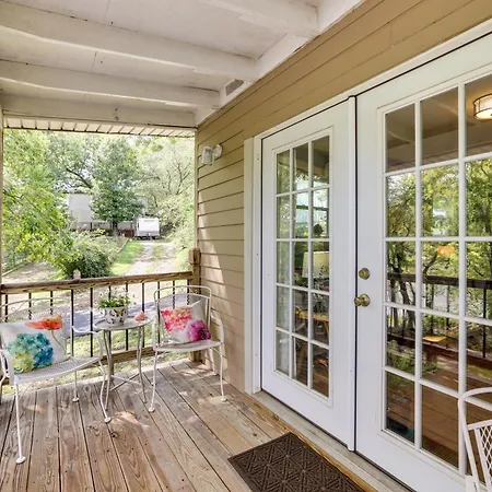 Lakefront Cottage By Little Golden Gate Bridge-3