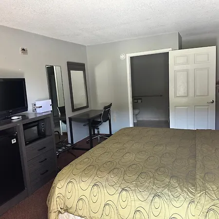 Clairmont Inn & Suites - Warren-3
