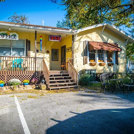Sherwood Court Cottages & Guest Rooms-3