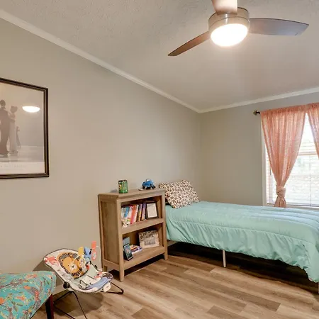 Noteworthy Cabin: Grill, Walk To Beaver Lake!-2