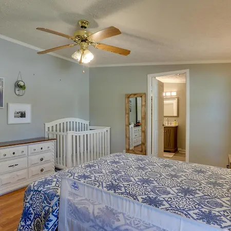 Noteworthy Cabin: Grill, Walk To Beaver Lake!-3