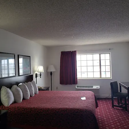 Days Inn By Wyndham Lake Village-3