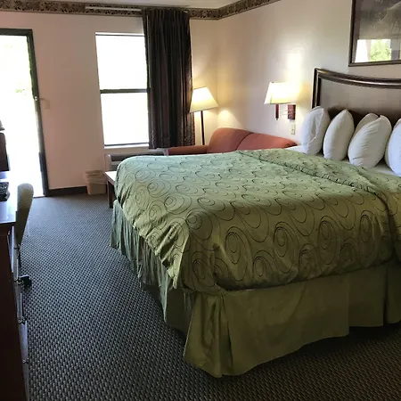 Clairmont Inn & Suites - Warren-2