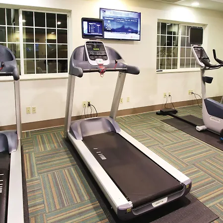 Holiday Inn Express & Suites Magnolia-Lake Columbia-2