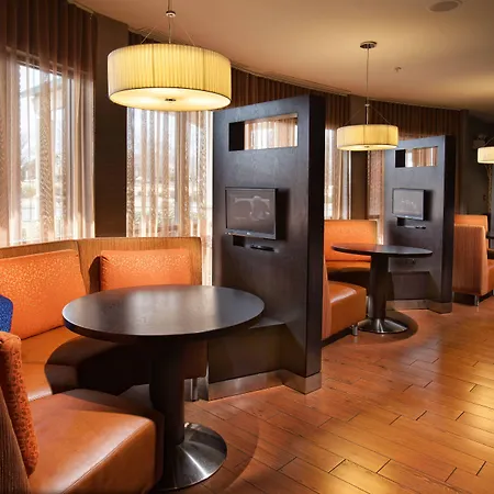 Courtyard By Marriott Fayetteville-2
