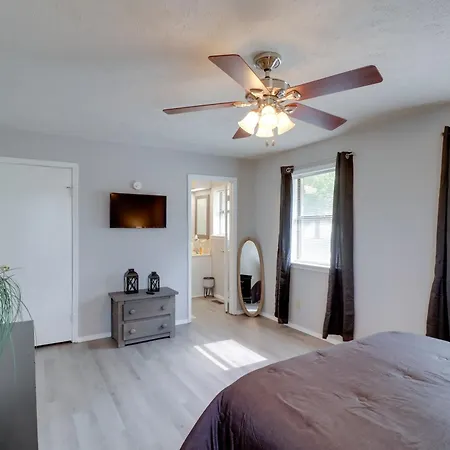 Charming Mountain Home Getaway W/ Gas Grill!-3