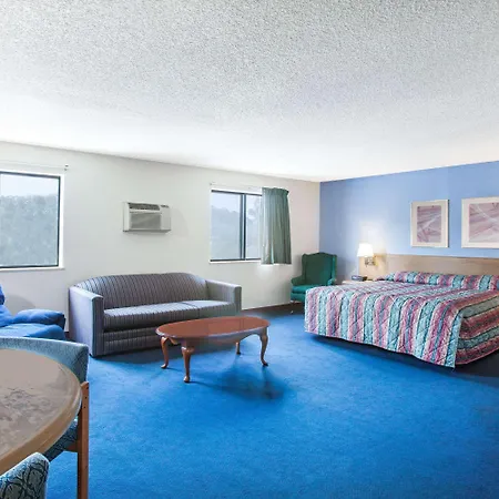Super 8 By Wyndham Hot Springs-3