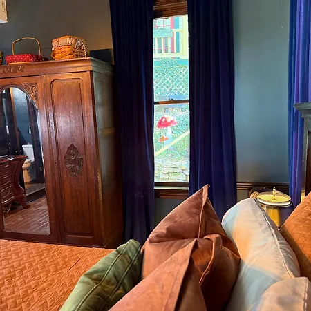 The 1883 Peabody House Bed & Breakfast-3