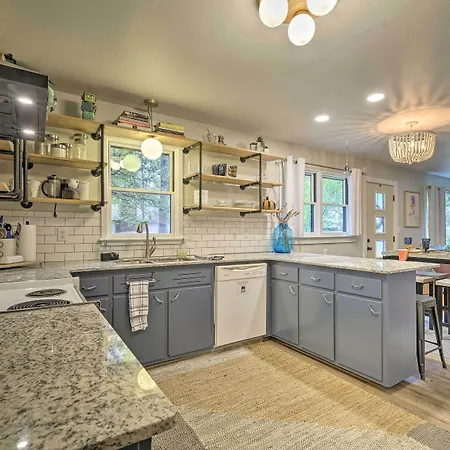 Renovated Eureka Springs Home - 1 Mi To Downtown!-3