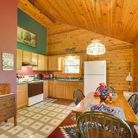 Secluded Studio W/ Deck ~ 8 Miles To Beaver Lake!-3