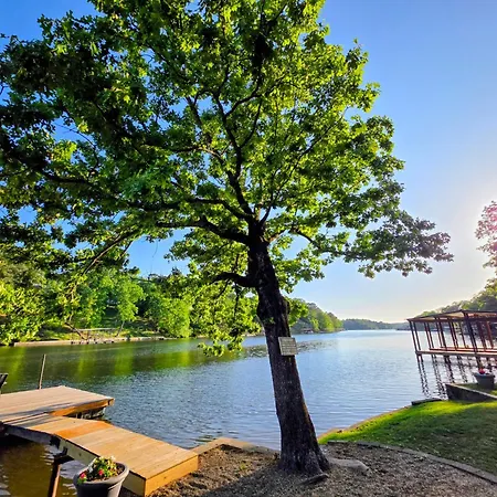 #03 - Fantastic Lakeside Studio Cottage- Pet Friendly-3