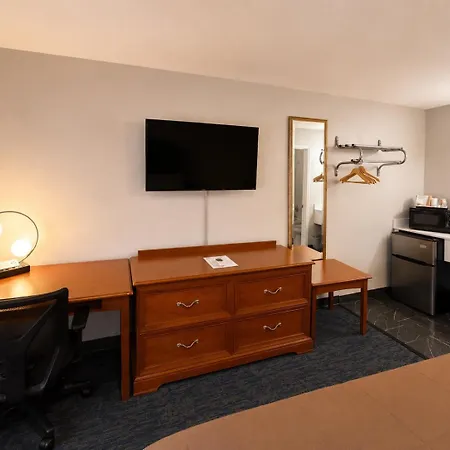 Ozark Inn & Suites-3
