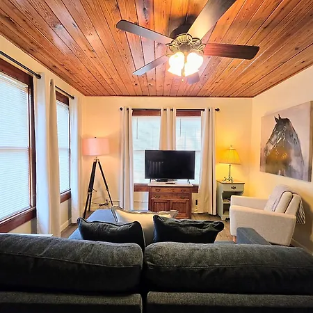 #08 - One Bedroom Lakeview Cottage-Pet Friendly-2