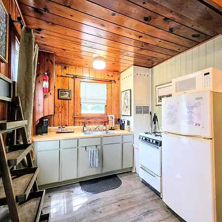 #08 - One Bedroom Lakeview Cottage-Pet Friendly-3