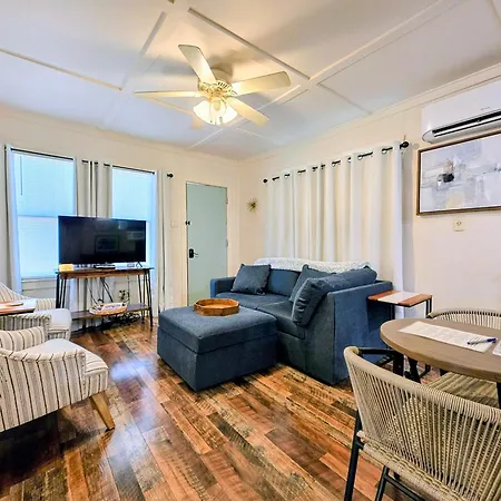 #05 - Lakefront Two Bedroom Cottage- Pet Friendly-2