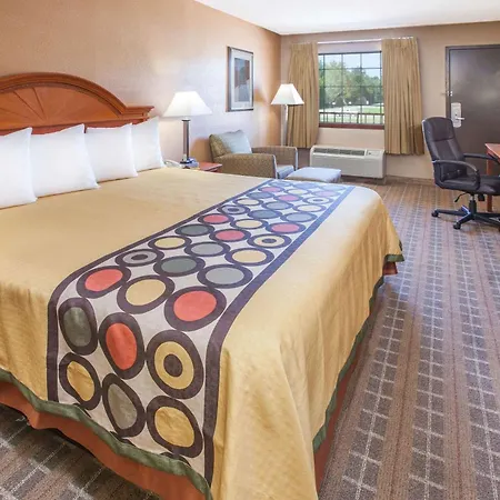 Super 8 By Wyndham Clinton-2