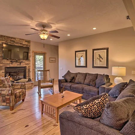 Beaver Lake Retreat W/ Game Room & Spacious Deck-2