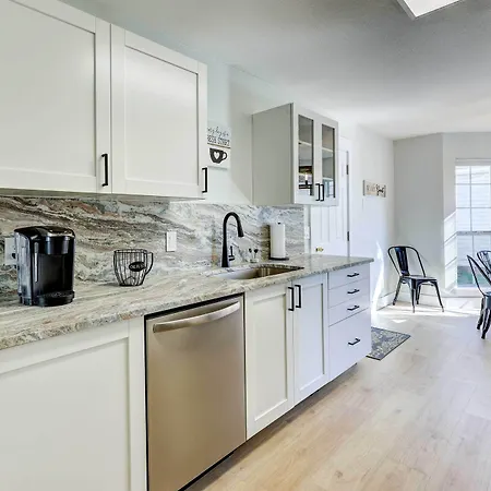 Chic Bentonville Home W/ Patio & Fire Pit!-3