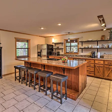Piney Bluff Retreat With Mountain Views!-3
