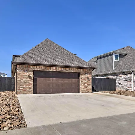 Fayetteville House: Pool Access & Gas Grill!-3