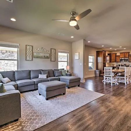 Fayetteville House: Pool Access & Gas Grill!-2