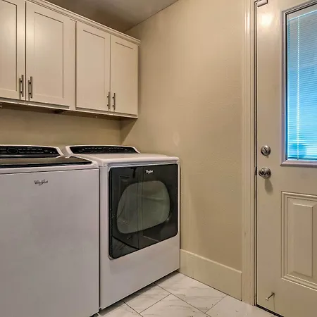 Spacious & Updated 1920'S Hsnp Craftsmen Home-2