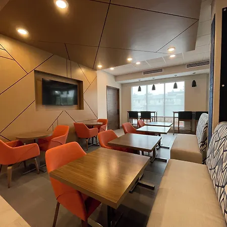 Holiday Inn Express & Suites - Ft. Smith - Airport By Ihg-2