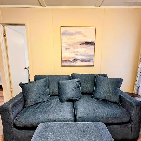 #06 - Lakeview Two Bedroom Cottage-Pet Friendly-2