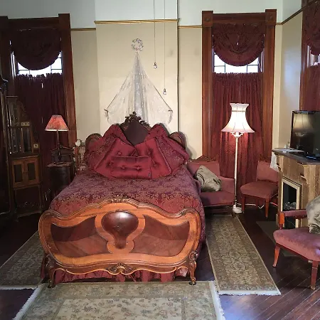 1884 Wildwood Bed And Breakfast Inn-2