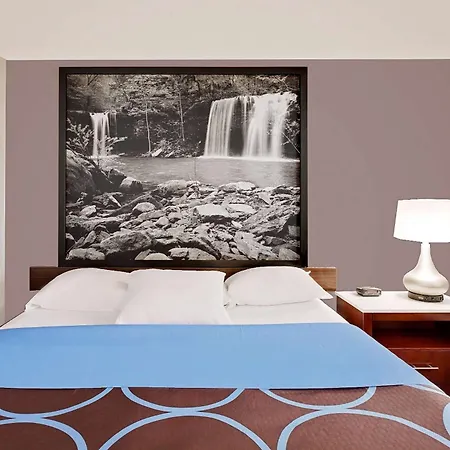 Super 8 By Wyndham Fayetteville-2