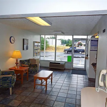 Motel 6 Van Buren-2