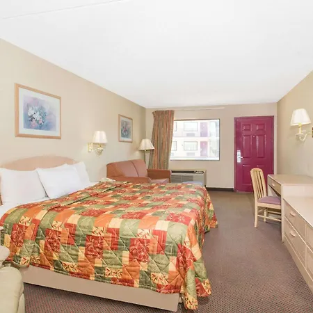 Days Inn & Suites By Wyndham Bentonville-2