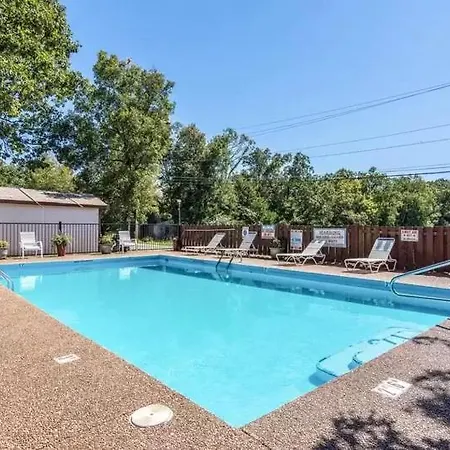 The Parkwood Inn & Suites-2