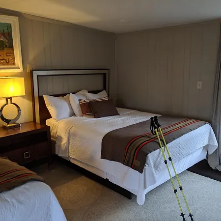 Adventure Cabin 1With 2 Queen Beds-2