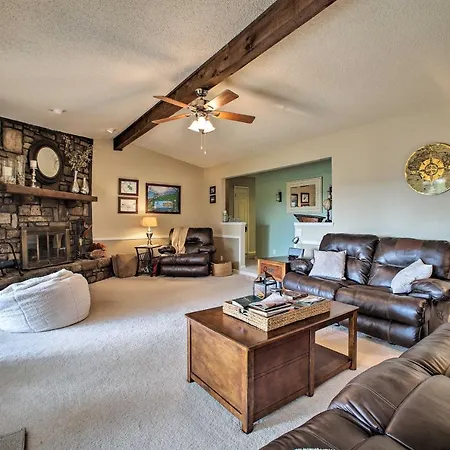 Hillside Rogers Cottage With Beaver Lake Views!-2