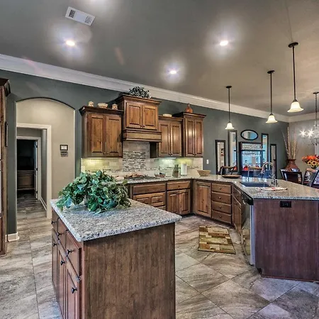 Hot Springs Family Home On Granada Golf Course!-3