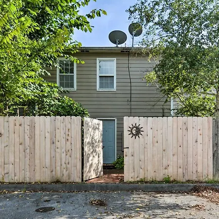 Fayetteville Home With Patio - 3 Half Mi To Downtown-3
