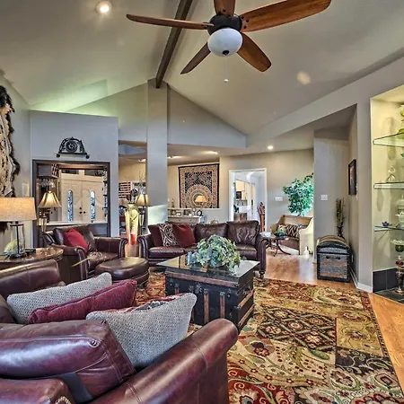 Lakefront Retreat With Dock And Beach 2 Miles To Golf-2